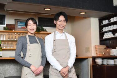 雇われ店長 vs オーナー店長｜年収や仕事内容、キャリアアップの秘訣を解説